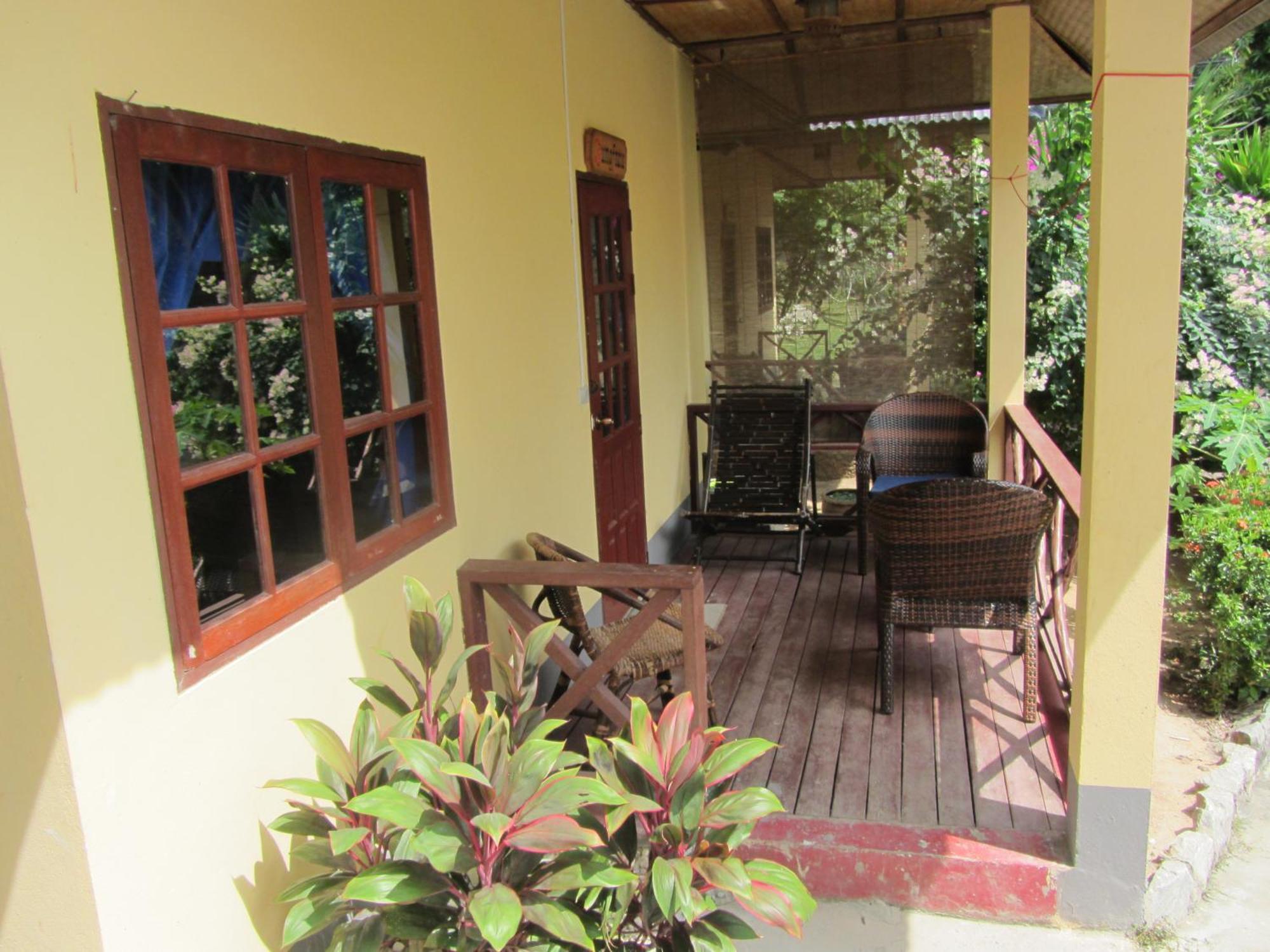 Flower Paradise Bungalows & Swiss Restaurant Roestiland Lamai Beach  Habitación foto